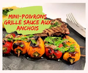 Une recette au BBQ réalisable sous le grill de votre four, idéal pour accompagner vos grillades de cet été ⛱️ 24 mini- poivron couleurs mélangés 4 à 6 filets d'anchois dans l'huile 4 gousses d'ail pelées 30 g de persil plat haché grossièrement 2 CàS de vinaigre balsamique blanc 4 CàS d'huile d'olive Sel et poivre noir | Tous en cuisine avec Seb