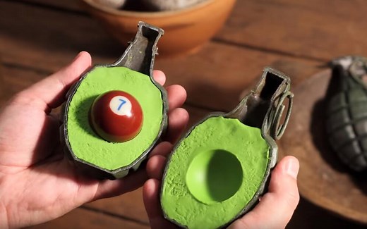 【PES定格动画小集】令人称奇的创意动画小短篇《新鲜的鳄梨酱》