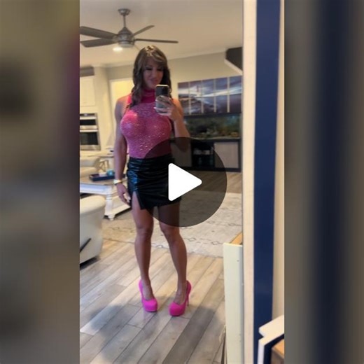 Judging Show at Gentleman's Club Masters in Myrtle Beach with Bold Outfit