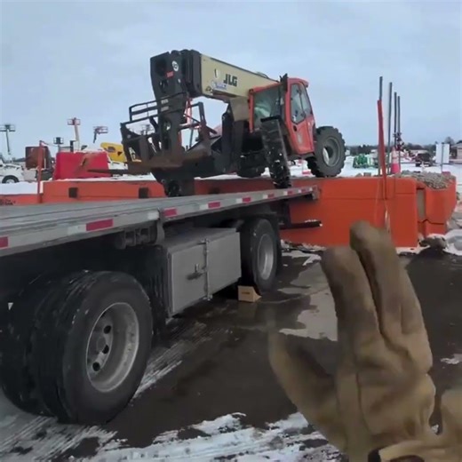 Daily Safety Fails🤯This is WHY You Perform a Risk Assessment Before Moving Equipment🤯 #Safetyfails