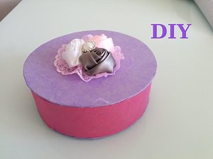 Manualidades y reciclaje se unen en este joyero de cartón