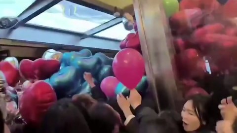 Balloons explode on crowd in China