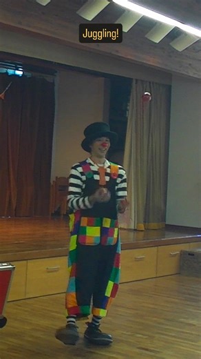 Clown G-nyo on Instagram: "This is a ball performance by a clown. I want to become friends with the balls and try juggling them!"