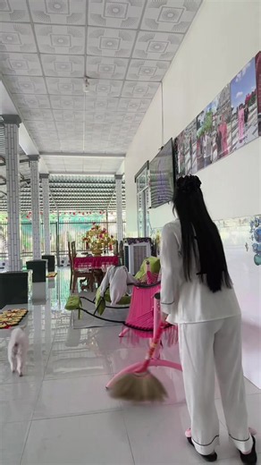 Quét nhà mỗi ngày: niềm vui giản đơn của Miền Tây