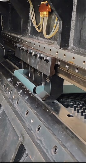 HOGI High-efficiency arc bending for metal cabinets, Suction cup type automatic panel bending