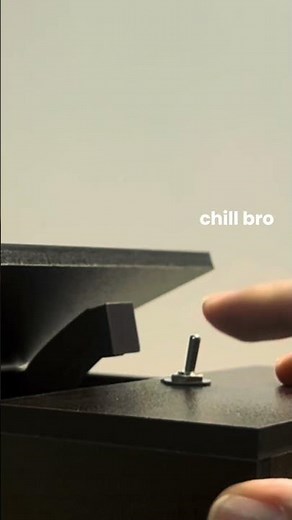 Discover the different reactions of the Useless Box 👀#uselessitems #uselessbox