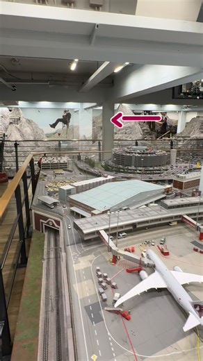 Miniatur Wunderland on Instagram: "Maintenance work can look this exciting 😂😂😂"