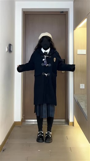 Future_era on Instagram: "A girl with no good looks, no nice figure and no money—how to dress this winter. Comment 4 to get the link. #ootd #futureera"