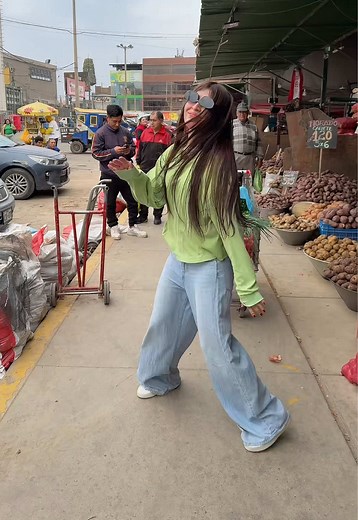 Video de Esthefany Salazar🦒 (@esthefanysalazarr) relacionado con “camisa retro de colombia”