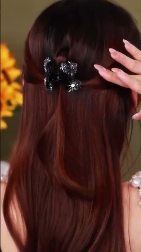 These black diamond-embellished clips create a stylish hairstyle in just one click.