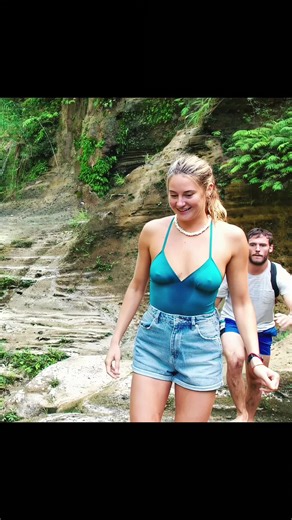 A couple encounters a huge wave #tiktok #movie | Couple Comedy Movie