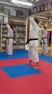 Hanshi Nobuko Oshiro, 9th Dan Dojo “Taishinkan” Basic Movement Training. Would you like to train at a dojo in Okinawa alongside local students? #karate #martialarts #okinawa #shorinryu #basictraining | Visit Karate Okinawa -produced by Ageshio Japan Co.,Ltd（アゲシオジャパン株式会社）
