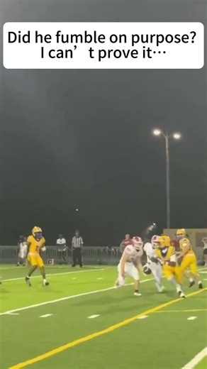 Did he fumble on purpose？ I can’t prove it…🤔🏈💥🏈#football #footballshorts #footballhighlights