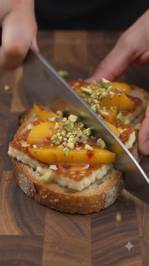Crispy halloumi and peach toast with hot honey and pistachios #recipe