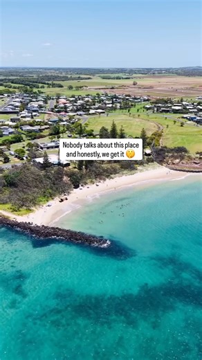Elliott Heads is the kind of beach locals want to keep to themselves.⁠ A patrolled surf beach when you want waves, calm river waters when you don't, rock pools worth the trip alone, and coastal trails that tie it all together 🙌✨⁠ 📍 Elliott Heads⁠ 📷 Greaves Property Agents | Visit Bundaberg, Queensland