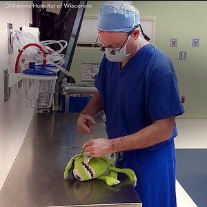 731K views · 2.1K reactions | This pediatric surgeon operates on stuffed animals so sick children won't feel alone or frightened. ❤️ (Credit: Children's Hospital of Wisconsin) | LittleThings: DIY | Facebook