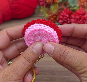 Imade a very cute crochet biscuit keychain.I immediately received the order. #crochet #knitting | Desing Crochet