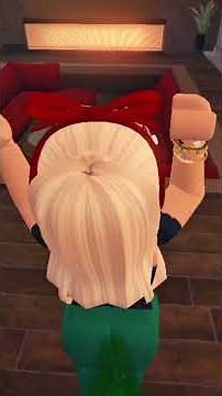 Riley Farting in Green Leggings (Girl Farting Animation) #girlfart #gassy #roblox