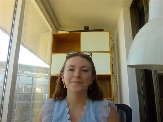 Ellie S. tutor video introduction on Preply