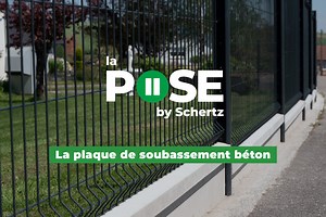 Tuto vidéo : Comment poser un grillage rigide avec plaques de soubassement béton ?