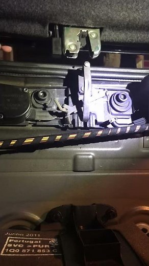 Volkswagen EOS pull down lever trunk