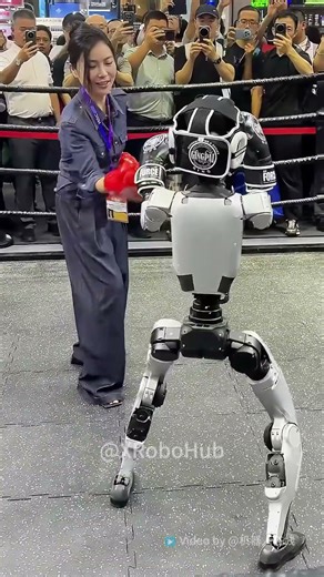 😂🤖Robot VS Girl: This Bot Plays Dirty! Fakes Death When Losing! #robotfighting #humanoidrobot