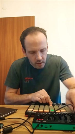 Tekk APC Mini & Roland S1 Sound