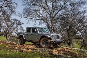 Should You Buy the Manual Transmission Jeep Gladiator?