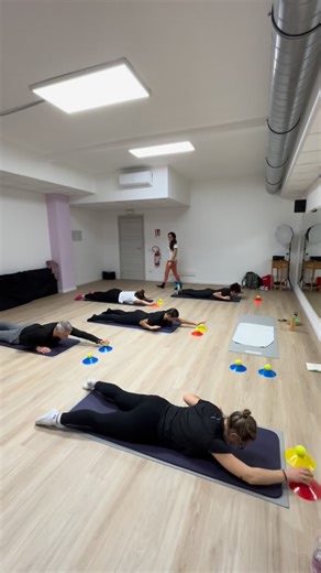 MoveUp on Instagram: "🧘‍♀️ STRETCHING TONIFICATO 🧘‍♀️ Una lezione pensata per allungare, mobilizzare e allo stesso tempo tonificare tutto il corpo. Movimenti fluidi, respiro e un lavoro profondo che lascia una sensazione di leggerezza immediata. Perfetto per chi vuole migliorare la postura, aumentare la flessibilità e ritrovare energia… con un pizzico di forza in più! 💪✨ Ti aspettiamo sul tappetino! Via Adda 1, Bresso 3452526200 #stretchingtonificante #stretchingtime #mobilità #tonificazione 