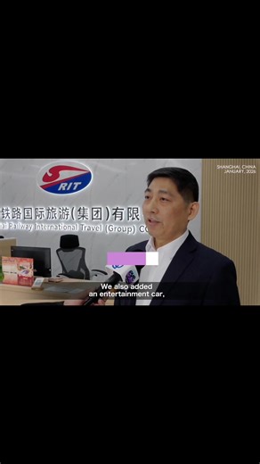 Aquí está lo curioso del nuevo "tren hotel" de lujo de China, que viaja por Xinjiang: Está diseñado para viajeros mayores: horario estable, ritmo tranquilo, habitaciones privadas, baños en suite, vagones de entretenimiento, todo incluido. El camarote de lujo cuesta ¥56,888 (8,163 dólares) y está lleno porque el mercado turístico interno de China tiene ese poder adquisitivo. | China Hoy