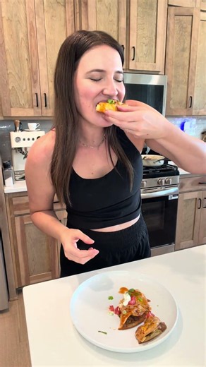 Cheap and easy dinner ideas: Taco Bell Mexican Pizzas (recipe in caption)