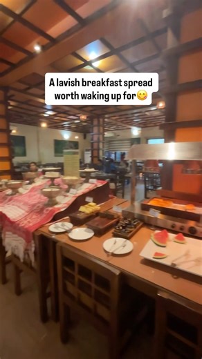 If I had chosen sleep over breakfast, I would’ve missed this amazing spread. #ashortaday #buffet