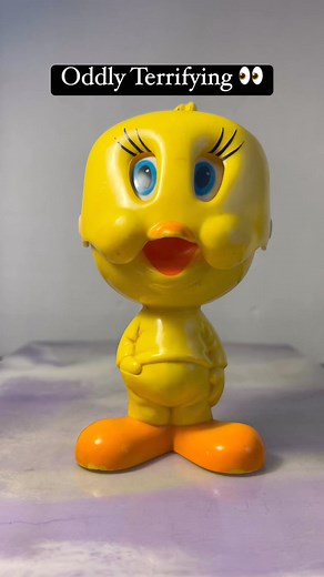 Not sure how I feel about this Tweety Toy👀🤣 #tweetybird #LooneyTunes #vintagetoys #creepy #childhoodtoys #nightmarefuel #nostalgia | CPJ Collectibles