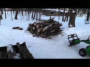 Avant 635 in Loading action, Saku park 01 2012