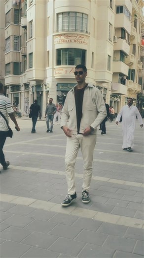 Model Fashion Showcase: Latest Trends in Clothing