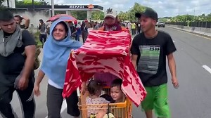 Migrant caravan of Venezuelans heads north through Mexico