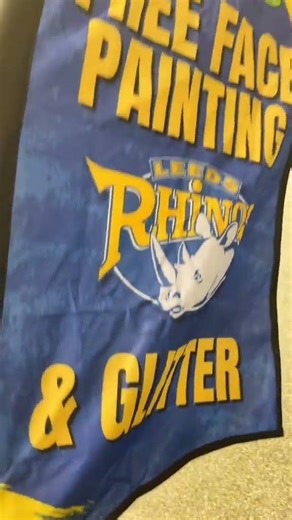 Leeds Rhinos Netball today hanging out with Ronnie 😂😂😂 #leedsrhinosne...