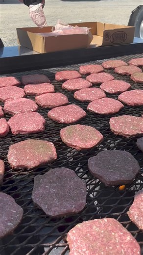 To wrap up May Beef Month, we’re celebrating National Hamburger Day! Did you know the average American consumes 55 pounds of beef each year? Also, as a country, we devour nearly 50 billion hamburgers annually. Thank you to those in the beef industry who provide the delicious cheeseburger that we know and love 🍔♥️. #NationalHamburgerDay | Harris Ranch Beef