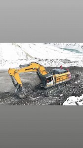 Winter’s coming! Liebherr’s R 976 working at Breedon’s Hope quarry not long after it arrived a few years ago. #liebherr #mining #quarrying #excavator #aggregates #cement #muckshifting #earthmoving #mstparts | RPA Media
