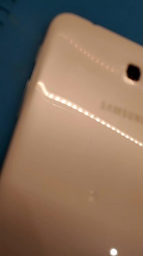 Cracked Samsung Tablet Screen Close-Up