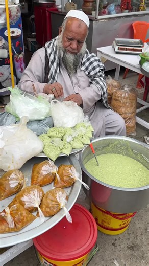 Spicy Mint Yogurt Chutney Recipe