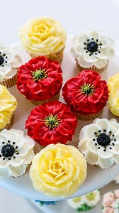 6.9K views · 62 reactions | Did you know that Clover Fresh Cream is the perfect addition to buttercream to thin it out but keep it luxurious? Check out this top tip - and more - from Chef Lynn Hoyle. For the recipes, check out the Taste Master SA website: https://bit.ly/LynnHoyleCloverRecipes #MadeWithLoveByClover #TheTasteMasterSA | Clover South Africa | Facebook