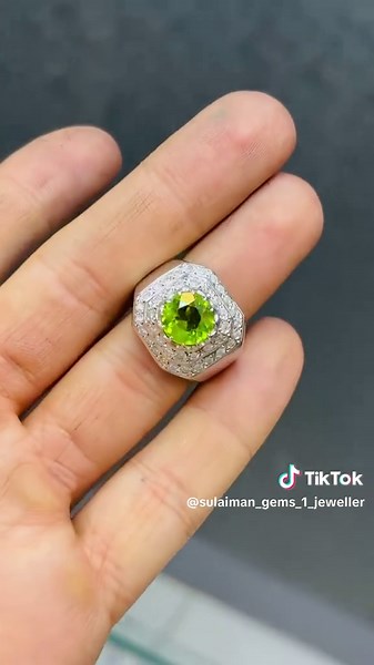 💚 Spring Glow – Natural Peridot Ring 💚 ✨ A gemstone that shines with fresh, vibrant energy! This Natural Peridot bursts with a bright green sparkle, bringing elegance, purity, and a touch of luxury to your style. Perfectly set in 925 silver, it’s a ring that stands out effortlessly. 💎 Gemstone: Natural Peridot 💍 Metal: 925 Sterling Silver 🎨 Color: Vibrant Leaf Green 🔎 Quality: Clean & Shining 🌍 Origin: Pakistan 📞 WhatsApp: 0333-9550925 ✨ A refreshing beauty — stylish, meaningful, and mad