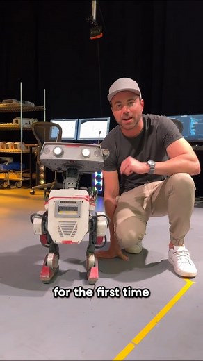 How droids learn to walk | CrunchLabs