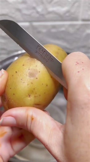 Peel Potatoes in Seconds | Easy Kitchen Hack#shorts