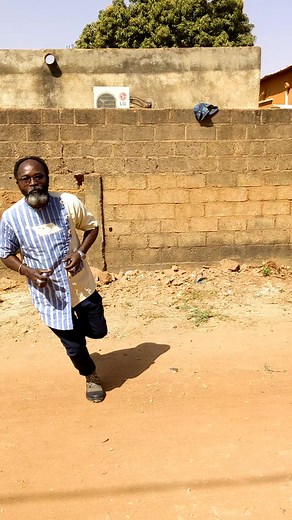 #tiktokBurkinaFaso🇧🇫Côted'Ivoire🇮🇪AfriqueAmerique🇺🇸 Europe#CoutumetraditionetConseils# chers hommes. Assis dans votre gin au quartier ou sorti pour raccompagner un étranger au portail,vous avez aperçu un kibga entrain de casser du bois et vous le fixer en compatissant. les sages vous informent et vous rappellent que :même si vous compatissez à sa souffrance, éviter de lui donner entièrement votre regard (fixer du regard)sinon c'est vous qui allez encaisser toute sa fatigue et douleur cause