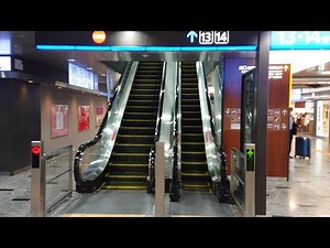 左右で幅の違うエスカレーター 博多駅13・14番ホーム
