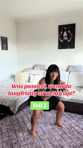 Viele Frauen essen über Monate 😊manchmal über Jahre🙈 – zu wenig🙏und wundern sich, warum das Abnehmen plötzlich nicht mehr funktioniert. Gerade ab 40 und in den Wechseljahren reagiert der Körper sensibler auf Dauerstress, Kalorienmangel und ständige Verbote. Was dann häufig passiert: 👉der Stoffwechsel fährt herunter, um Energie zu sparen 👉Muskulatur wird abgebaut, statt Fett verbrannt 👉Heißhunger nimmt zu 👉Müdigkeit, Frust und das Gefühl, „nichts mehr richtig zu machen“, wachsen 👉 Das hat