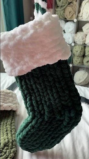 Oversized Chunky Chenille Christmas Stocking, make in only 30 minutes! #diycrafts #fingerknitting