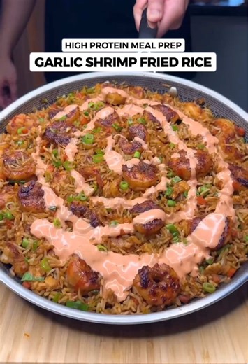 High Protein Garlic Shrimp Fried Rice! Only 503 Calories!🧄🍤🍚 Made By: @Jalalsamfit For All The Best & Simple High Protein Recipes In One Place Follow: @legends_cooking Follow My Main Account: @Mykhaylo Macros: 503 Calories 46g Protein 47g Carbs 13g Fat Ingredients: Make 4 Servings Garlic Shrimp: 800g Raw Argentinian Shrimp (use any shrimp) 30ml Light Soy Sauce & 10ml Dark Soy Sauce 1 Tsp Black Pepper 1.5 Tsp Garlic Powder 1.5 Tsp Onion Powder 1 Tsp Chilli Flakes 15g Light Butter for cooking M
